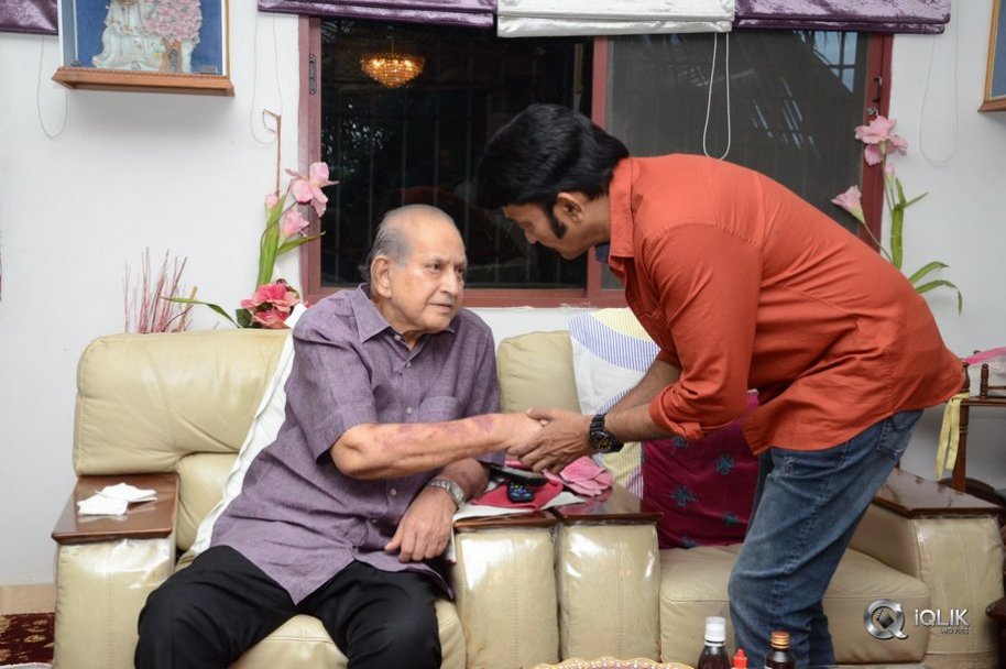 Celebrities-Pay-Homage-to-Vijaya-Nirmala-Garu